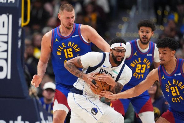 戴维斯32+13约基奇空砍29+20+13 独行侠胜掘金