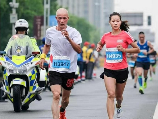 宁波慈城“走神”陈剑君 三年跑了两万公里