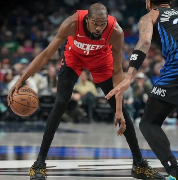 火箭内线空白，替补无力救场，杜兰特独撑大局难挽败局