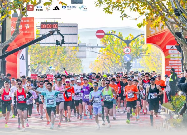 8000 个限额半小时内被抢光，徐汇滨江长跑节在最好意思赛谈激勉体育奢华后劲