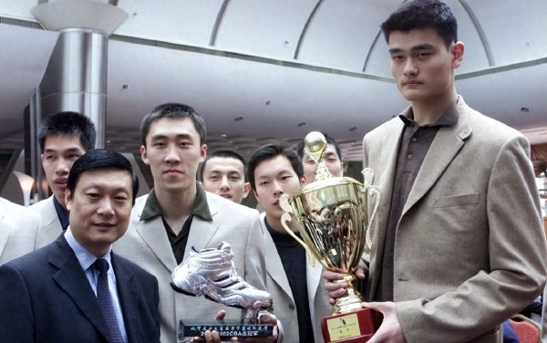 30周年! 上海男篮1月5日举办庆典 姚明李秋平章文琪领衔出席