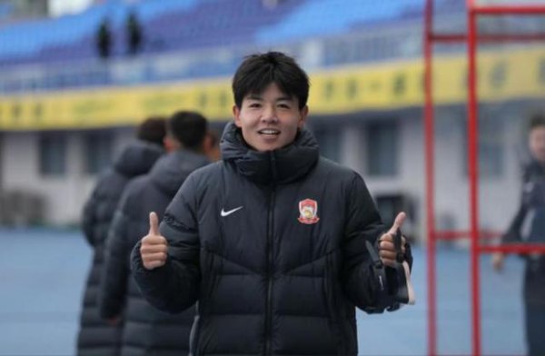 道贺！中国男足21岁新星精采加盟英超，已坚忍协议，亚洲杯后官宣