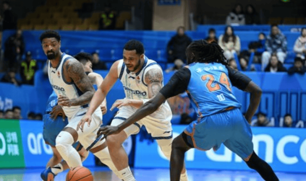 CBA惯例赛：韦瑟斯庞12分&米奇15分，四川半场45-53青岛