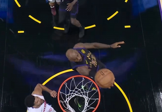 41岁第一分！斯玛特抢断 詹姆斯后场初始极速奔驰反手上篮打进