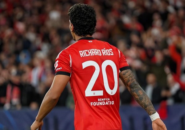 爆冷出局！狂丢3球，穆里尼奥搞砸了，帅位岌岌可危