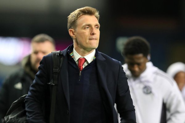 2-2，英超第19逼平英超第6，曼联狂轰30脚仍不赢，3轮不堪