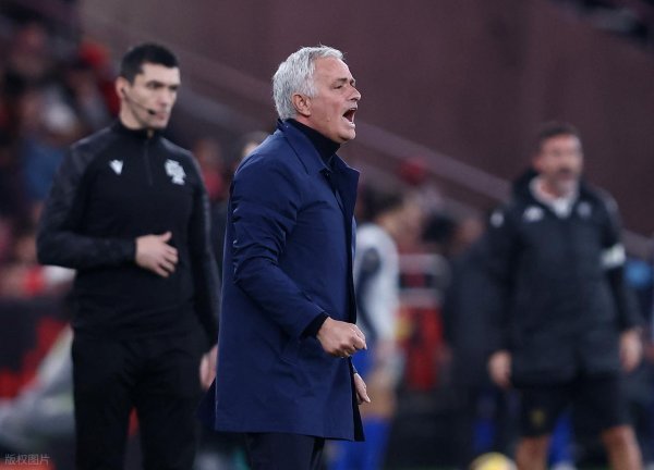 葡联杯1-3:62岁穆帅面如土色,率队输球输东谈主,不敌布拉加,无缘决赛